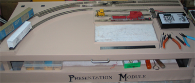 The Presentation module, as seen from the presenter's point of view. The shelf below provides storage for tools and parts.